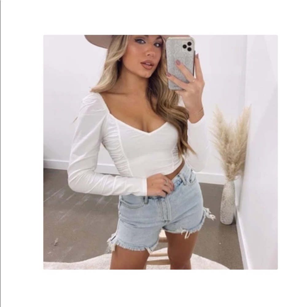 COPY - White long sleeve crop top